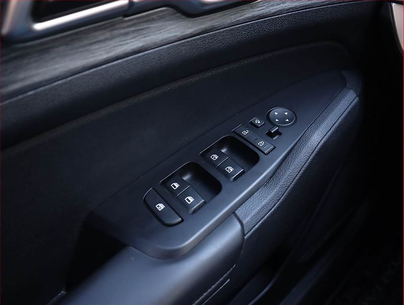 Kia Sportage (2022) 1.6 T-GDI MHEV - fotka 21 z 23