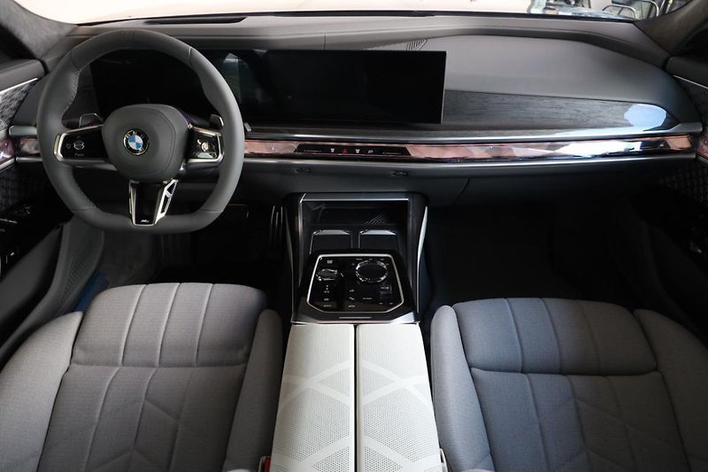 BMW Řada 7 740d xDrive Sedan - fotka 5 z 18