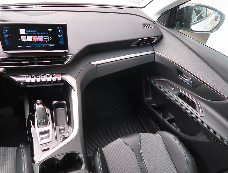 Peugeot 3008 (2022) 1.2 PureTech - fotka 8 z 17