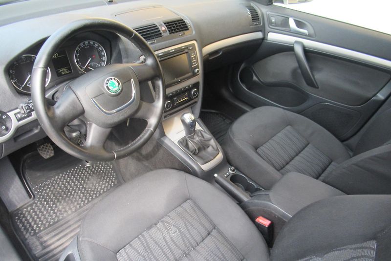 Škoda Octavia 1.2 TSi AUT.KLIMA VYHŘ.SEDAČKY - fotka 9 z 20