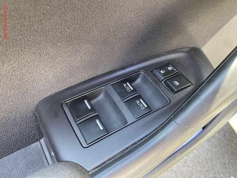 Honda Accord (2010) 2.0 i-VTEC, Comfort, výhřev - fotka 13 z 16