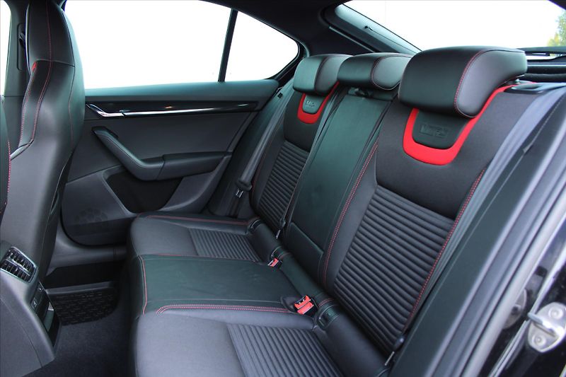 Škoda Octavia 2.0 TSI 162kW RS BI-XENON ČR - fotka 10 z 26