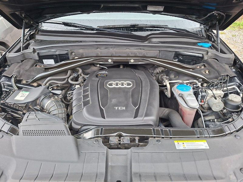 Audi Q5 (2012) 2.0TDI 105kW QUATTRO S-LINE - fotka 32 z 35