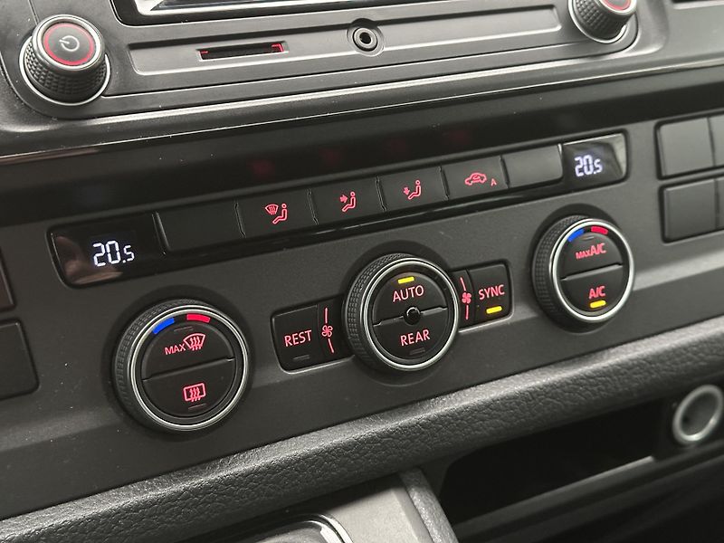 Volkswagen Caravelle 2,0 TDI 110kW DSG 9-Míst CZ - fotka 28 z 36