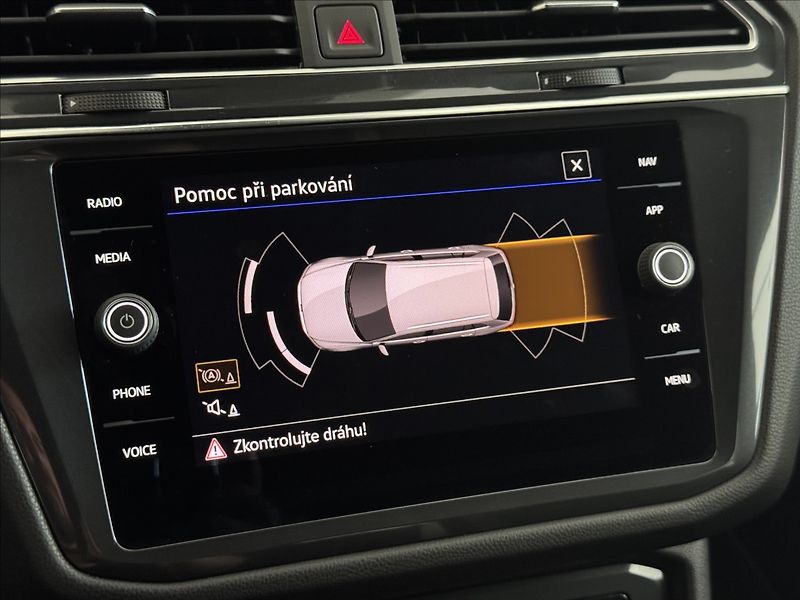 Volkswagen Tiguan Allspace 2,0 TDi  DSG 4x4 R-Line Matrix - fotka 41 z 45
