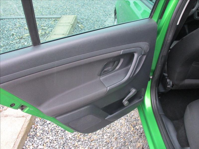 Škoda Fabia 1,2 TSI, klima, serv. kniha, - fotka 15 z 39