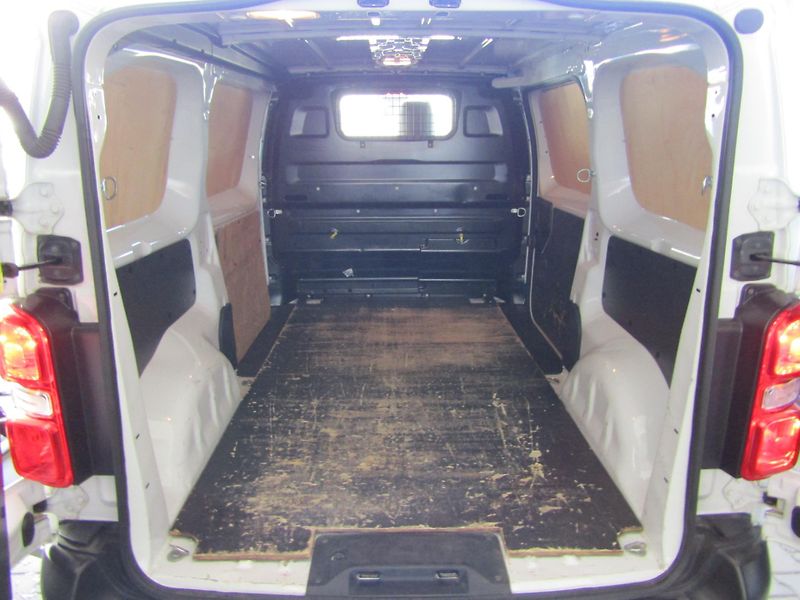 Toyota ProAce (2023) 1,5 D-4D 88 KW - fotka 17 z 26