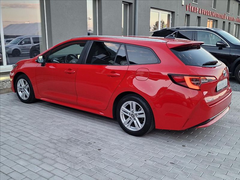 Toyota Corolla 1.8 Hybrid Comfort, ČR,1.Maj. - fotka 7 z 46