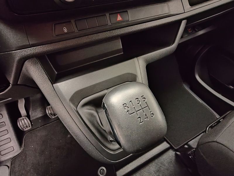 Toyota ProAce Verso 2,0D L2 6MT Combi 8S - fotka 17 z 18