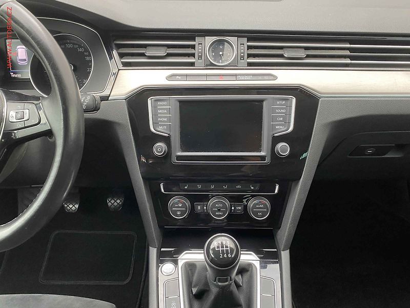 Volkswagen Passat (2016) 2.0 TDi 4x4, Highline, LED - fotka 12 z 17