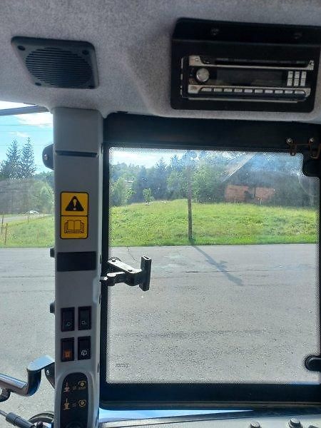 New Holland (2009) T5040 traktor 86HP - fotka 8 z 10