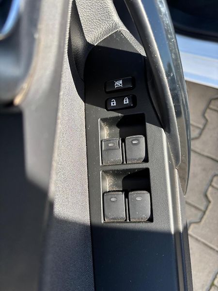 Toyota Auris 1.6 Valvematic Active - fotka 12 z 25
