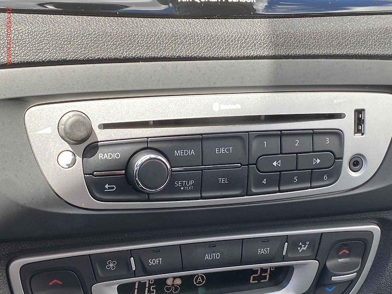 Renault Mégane (2013) 1.6i, 1.maj,ČR, servis.kniha - fotka 15 z 18