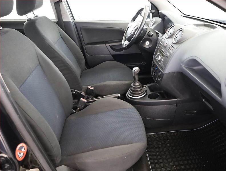 Ford Fiesta (2006) Ghia 1.25, plně pojízdný - fotka 7 z 12