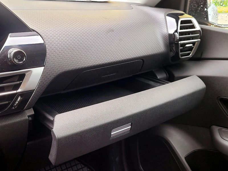 Citroën C4 X 96kW AT8 *SERV.KNÍŽKA*      - fotka 35 z 55