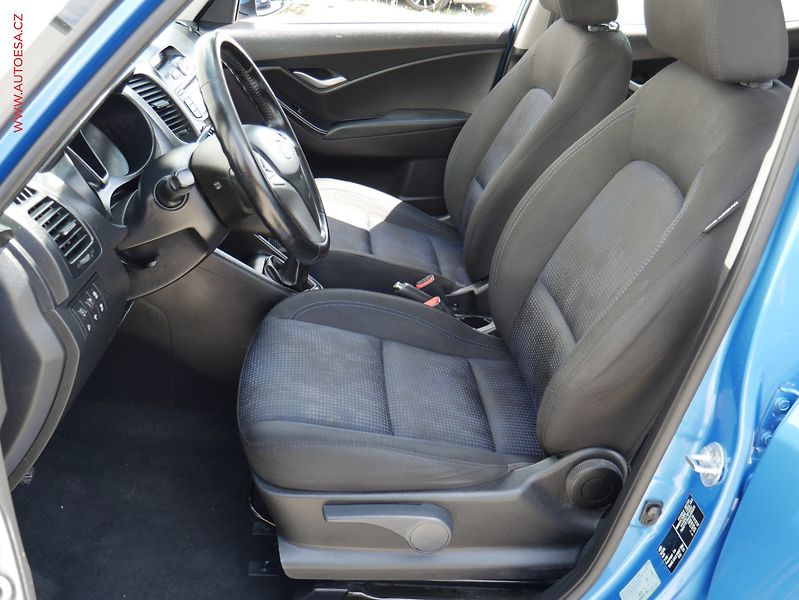 Hyundai ix20 (2015) 1.4 CRDi, ČR, AC - fotka 9 z 16