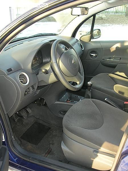 Motor ukrývající se za přední maskou má síly víc než dost.