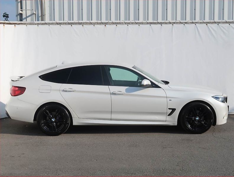 BMW Řada 3 (2020) M Sport 320d xDrive GT, 4X4 - fotka 6 z 21