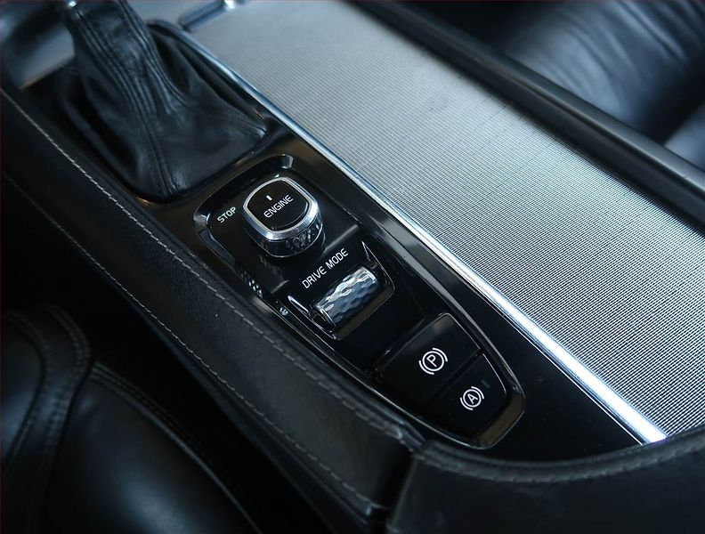 Volvo XC90 (2015) D4 - fotka 21 z 23