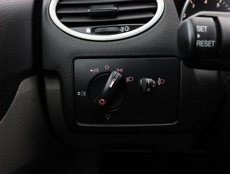 Ford Focus (2009) 1.6 16V, Serv.kniha, nová STK - fotka 13 z 15