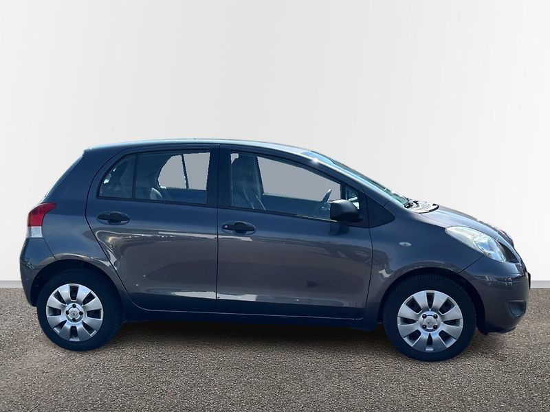 Toyota Yaris Hatchback - fotka 16 z 27