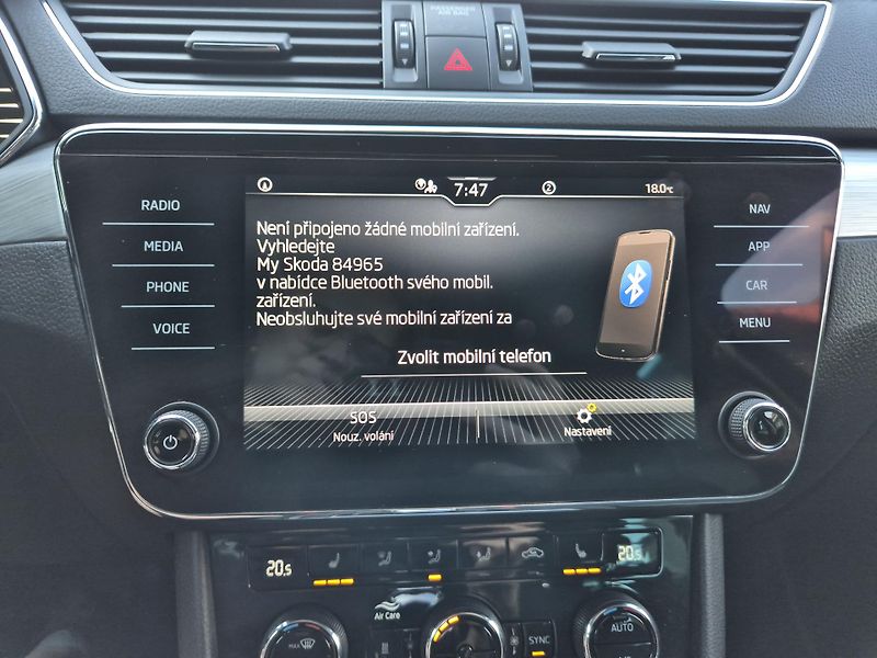 Škoda Superb Combi 2,0TDi DSG 110kw 17ALU - fotka 31 z 44