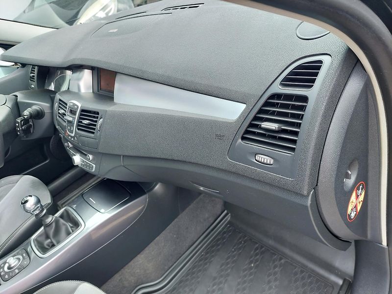 Renault Laguna (2011) III. Grandtour GT dCi 180 - fotka 25 z 39