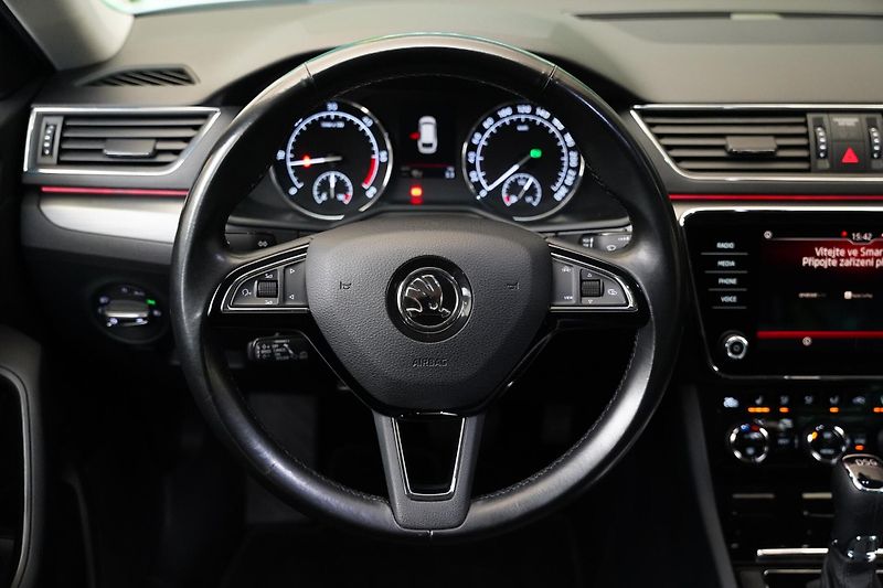 Škoda Superb - fotka 17 z 29