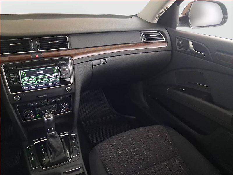 Škoda Superb (2013) Elegance 2.0 TDI, 4X4 - fotka 8 z 16