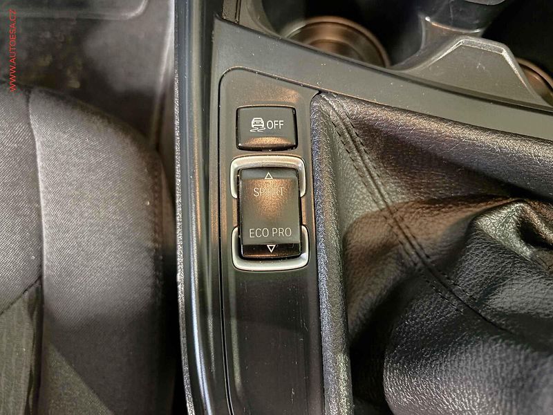 BMW Řada 1 (2017) 2.0 D, AC, STK5/28 - fotka 16 z 16