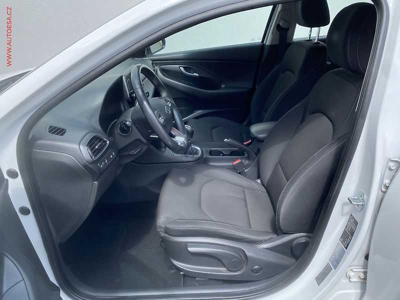 Hyundai i30 (2018) 1.4 T-GDi Fastback, ČR - fotka 9 z 15