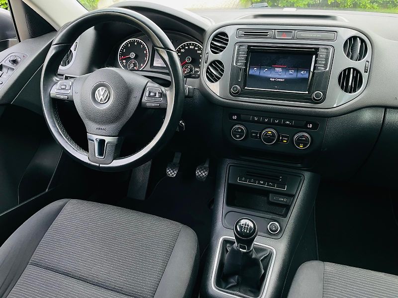 Volkswagen Tiguan 1.4TSI MANUÁL SENZORY TAŽNÉ - fotka 26 z 47
