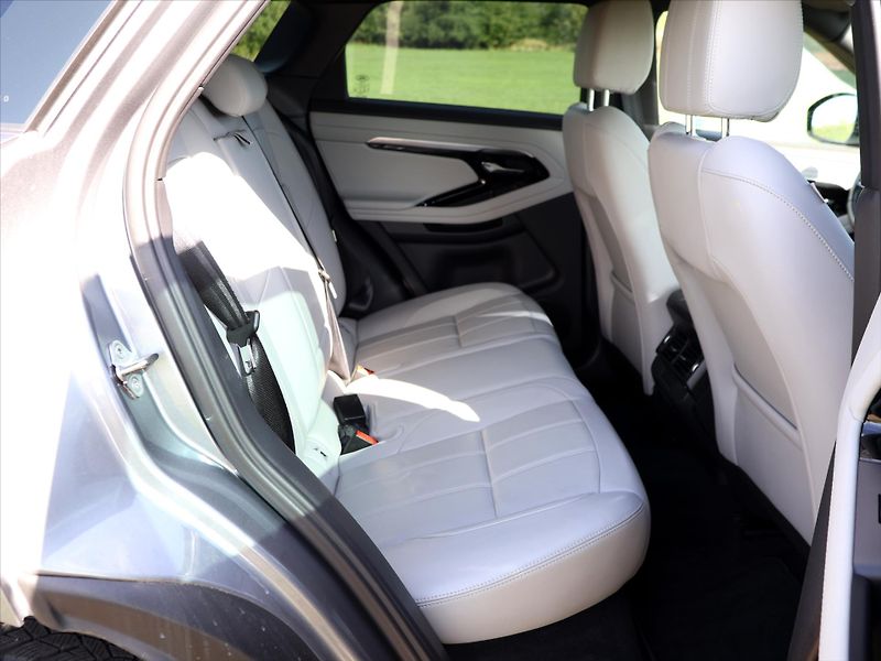 Land Rover Range Rover Evoque 2,0 R-Dynamic 4WD 120kW - fotka 22 z 33