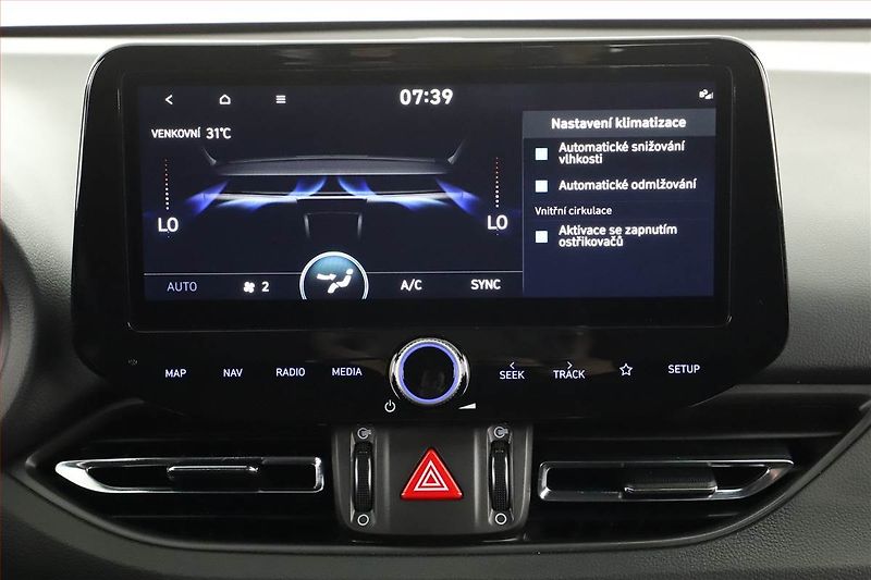Hyundai i30 (2025) 1.5 T-GDI MHEV 48V, N-LINE - fotka 13 z 16
