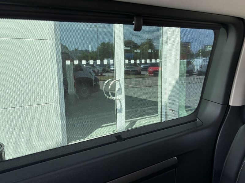 Toyota ProAce Verso 2,2 L1 2,0D AT8 7S VIP - fotka 35 z 37