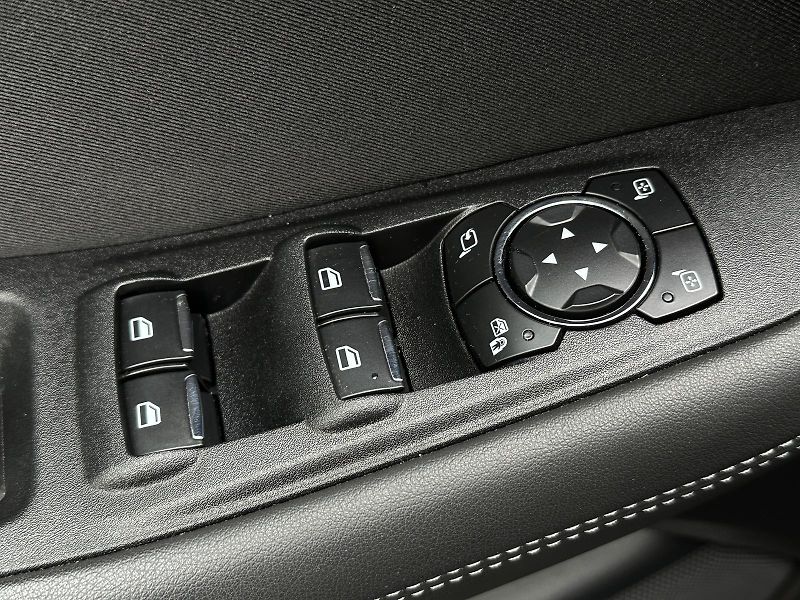 Ford S-MAX 2.0TDCi 150PS AUTOMAT NAVI VÝH - fotka 14 z 46