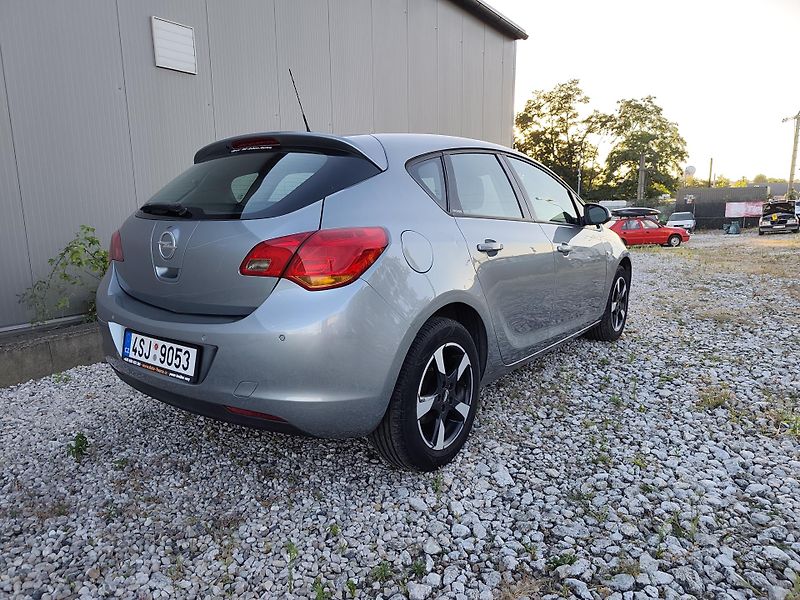 Opel Astra 1.6i  - fotka 6 z 17