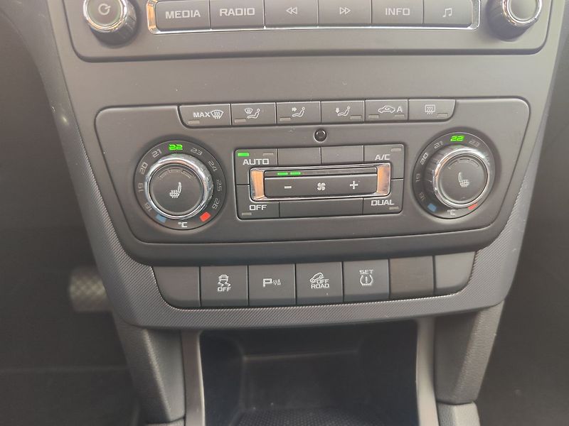 Škoda Yeti 2.0 TDI/103kW Ambition DSG - fotka 16 z 23