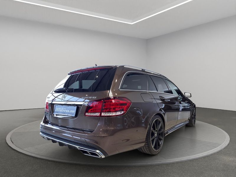 Mercedes-Benz Třídy E (2015) Mercedes-AMG E 63 S 4MATIC kom - fotka 7 z 21
