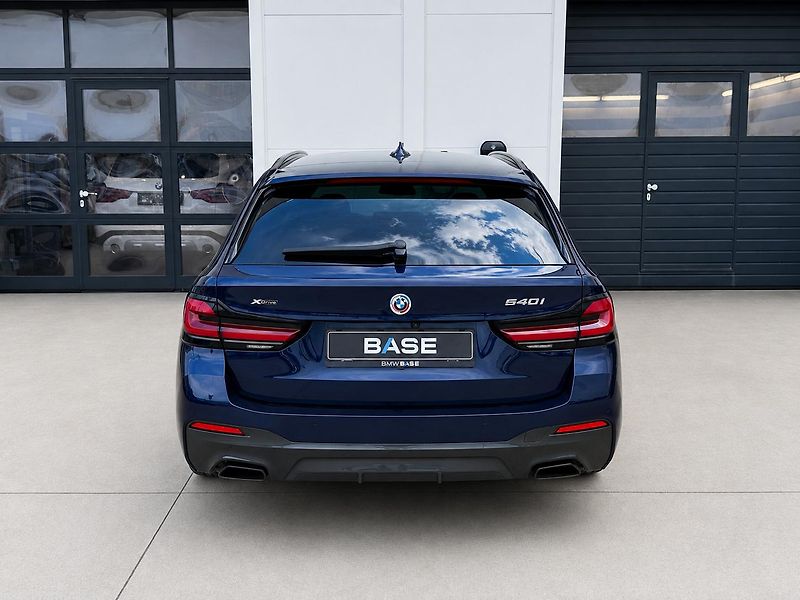 BMW Řada 5 540i xDrive M-Sport Touring - fotka 4 z 28