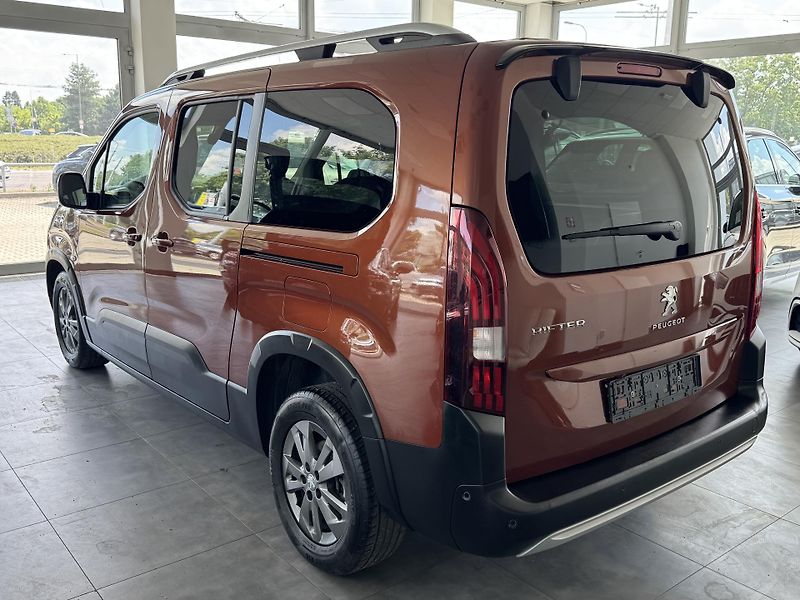 Peugeot Rifter (2022) 1,2 Aut. Allure Pack 7.Míst L2 - fotka 5 z 25