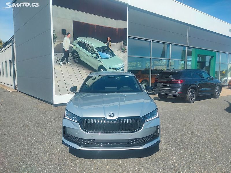 Škoda Superb (2025) SPORTLINE 2.0TSI DSG 4x4 MAX - fotka 2 z 13