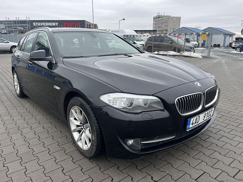 BMW Řada 5 (2014) KOMBI 525 Xdrive - fotka 3 z 14