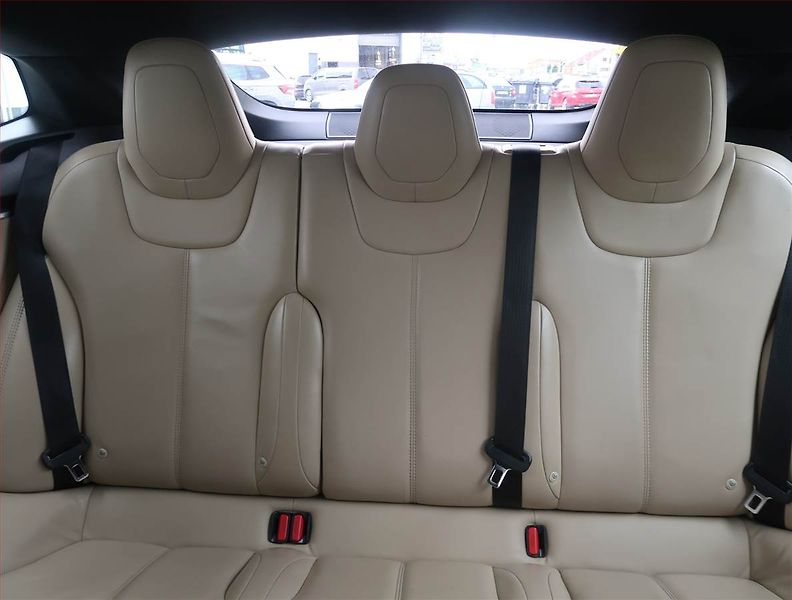 Tesla Model S (2015) 85D, SoH 84% - fotka 10 z 23