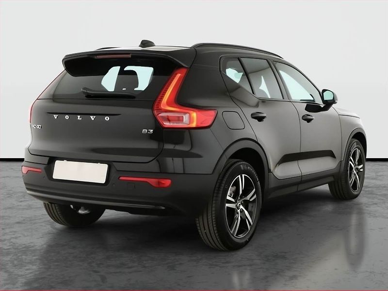 Volvo XC40 (2026) B3 - fotka 5 z 22