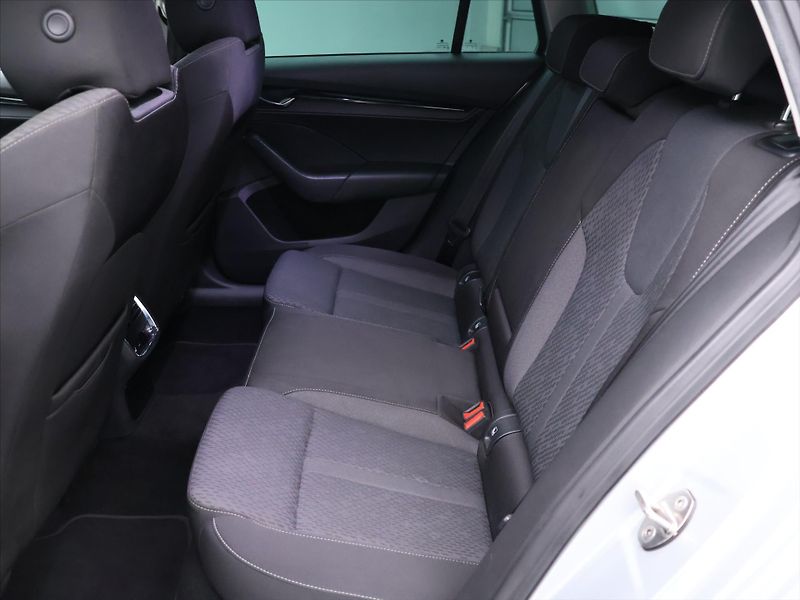 Škoda Octavia 2,0 TDI 110kW DSG Style - fotka 15 z 39