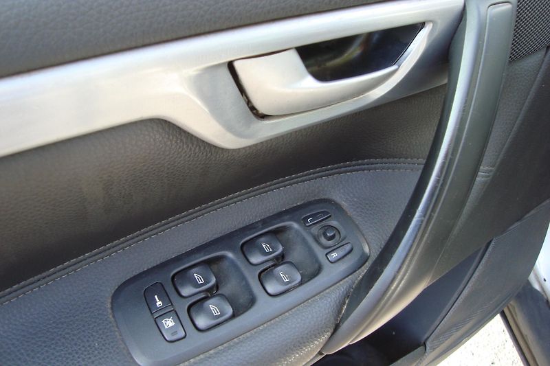 Volvo V70 (2005) 2.4 D5, AUT.,ČR - fotka 33 z 54