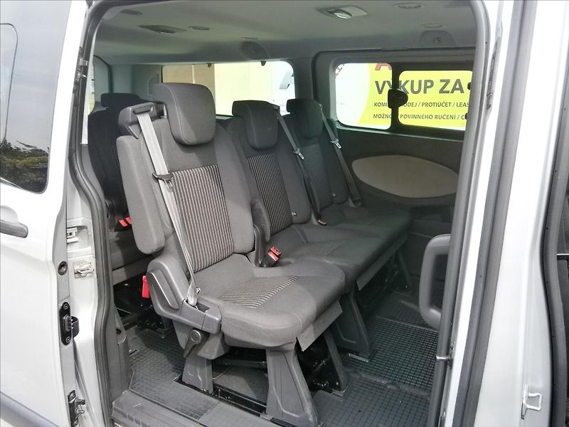 Ford Tourneo Custom 2,2 TDCI 114 KW  TITANIUM - fotka 9 z 21