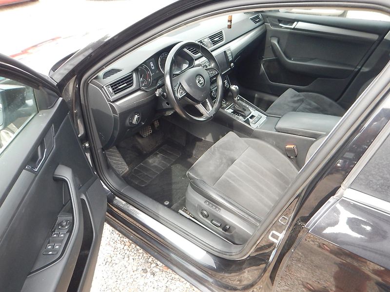 Škoda Superb 2.0 TDI, DSG, 4x4, TAŽNÉ - fotka 9 z 35