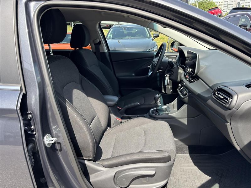Hyundai i30 1,5 TGDi 118kW Smart ZÁRUKA - fotka 16 z 45